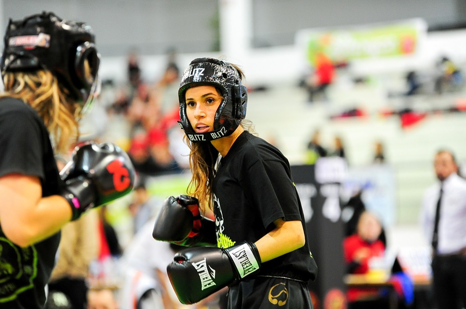 women boxing